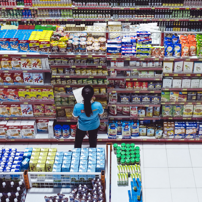 retail employees need a mobile barcode scanner for shelf management processes